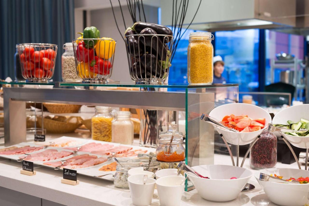 Radisson Blu Hotel Moscow Sheremetyevo Airport Khimki Exterior foto A breakfast buffet